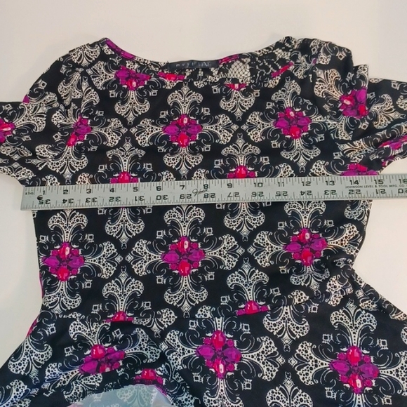 NEW! S Must Have Woman's top with crosses and  stamped jewels 5455 - Picture 6 of 7